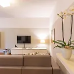 Verona Lodge Апартаменты